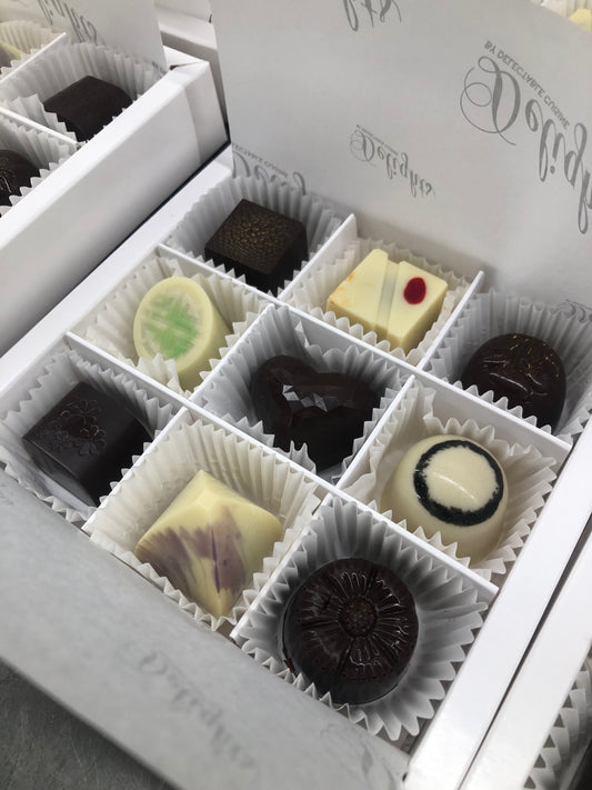 Chocolate Selection Box 9 (Dark & White Mixed)